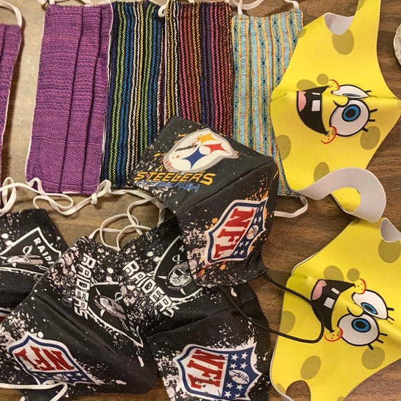 Lot of 25 assorted handmade face masks, assorted colors, assorted patterns. - Picture 1 of 5